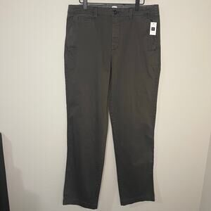New Gap Modern Khakis in Relaxed Fit Olive Green - Size 34x34